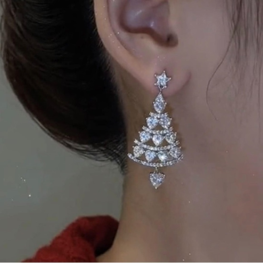 Beautiful Rhinestone Christmas 🎄Earrings - Picture 2 of 6